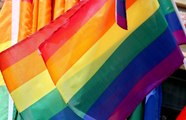 La toile fustige SOS homophobie qui remplace le mot “femme” par ”personne ayant une vulve”