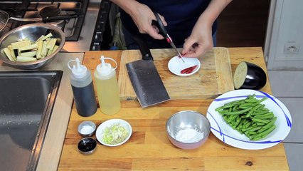 Sauté D' Aubergine Et Haricots Verts - Couverts Et Baguettes