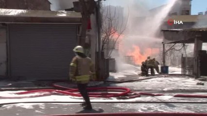 Son dakika haber! Kumkapı'da İstanbul Emniyet Müdürlüğü'ne ait depoda yangın