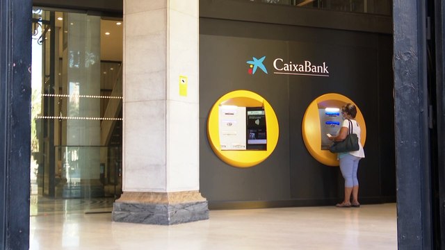 CaixaBank plantea el despido de 8.291 personas y el cierre de 1.534 oficinas