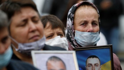 Fears grow at Eastern Ukrainian border towns as Russian forces amass