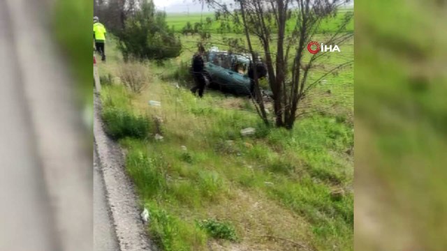Sürücüsünün direksiyon hakimiyetini kaybettiği otomobil tarlaya uçtu