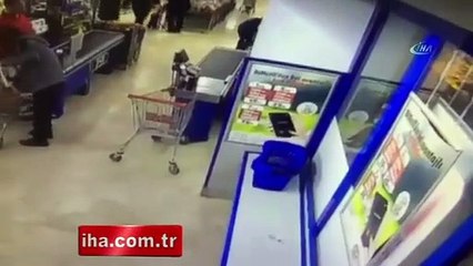 Başkentte otomobil marketin içine daldı