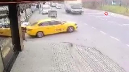 Son dakika haberi: Başakşehir'de hatalı sollama kazası kamerada