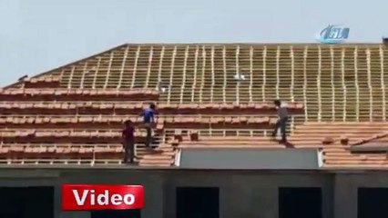 İnşaat işçilerinin önlemsiz çalışması görenleri korkuttu