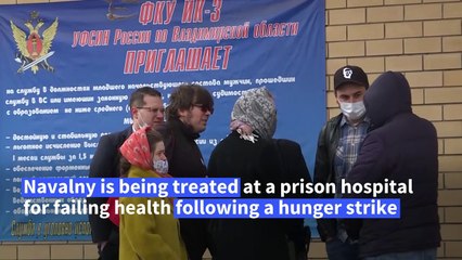 Doctors denied access to Navalny in prison hospital