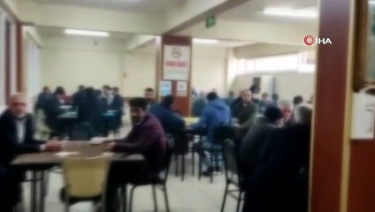 Sultanbeyli’de kahvehaneye baskın kamerada