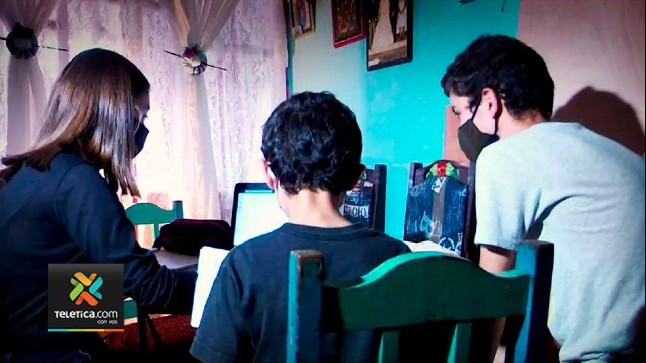 estudiantes-padres-y-educadores-afrontan-grandes-desafios-200421