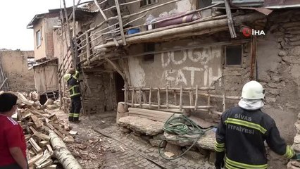 Yere uzanıp yangını film seyreder gibi izlediler