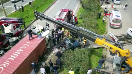 Bursa'da feci kaza! TIR, otomobilin üzerine devrildi: 1 ölü, 2 yaralı