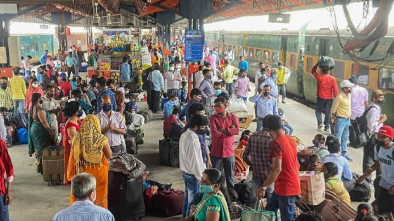 Know the details to travel via train during lockdown