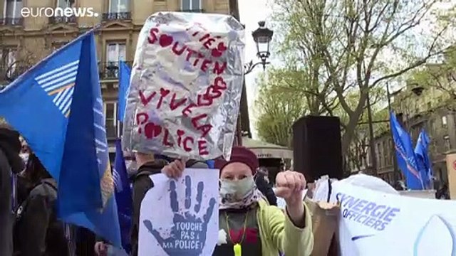 Французские полицейские в гневе