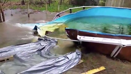 Il vide la piscine et détruit le jardin en même temps