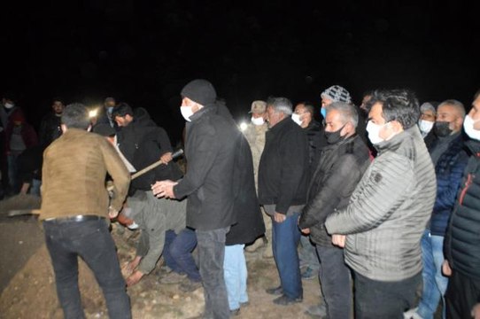 Murat Nehri'ne düşen 6 yaşındaki İpek toprağa verildi