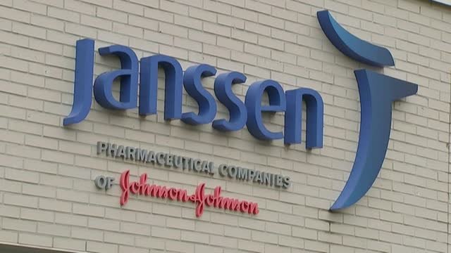 La EMA recomienda seguir vacunando con Janssen pese a encontrar un posible vínculo entre la vacuna y ciertos trombos inusuales