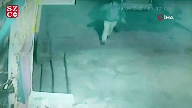 Kuşadası’nda Türk bayrağına çirkin saldırı