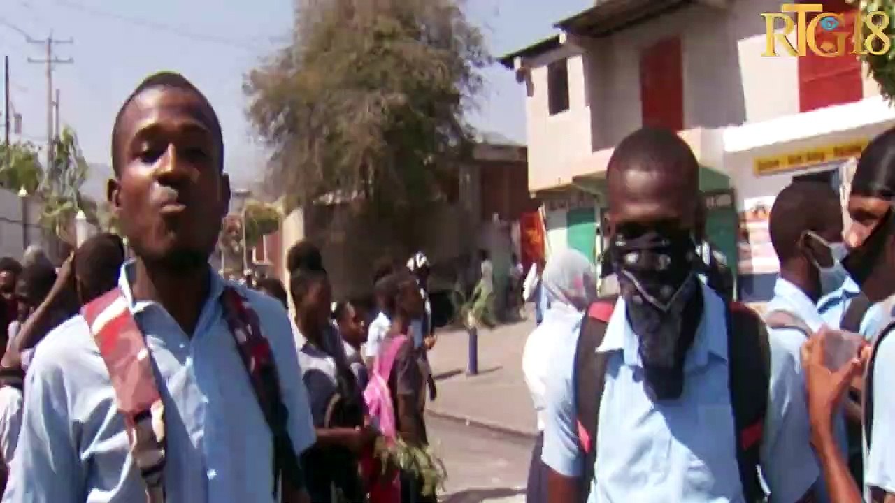 Port-au-Prince Figi Lari 20 Avril 2021/ Elèv Lise Horatius Laventure pran lari a pou mande pwofesè