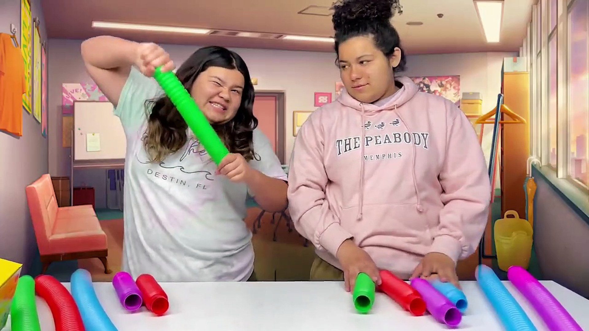 REVIEWING GIANT FIDGET TOYS WORLD'S LARGEST POP IT FIDGETS, ver big