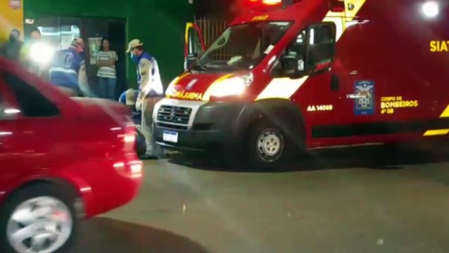 Motociclista fica ferido na Rua Altemar Dutra no Bairro Floresta; Siate foi acionado