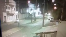 Vídeo mostra batida entre carro e moto na Avenida Brasil, no Bairro Coqueiral