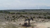 Texas rancher shifts from oil pumps to wind turbines