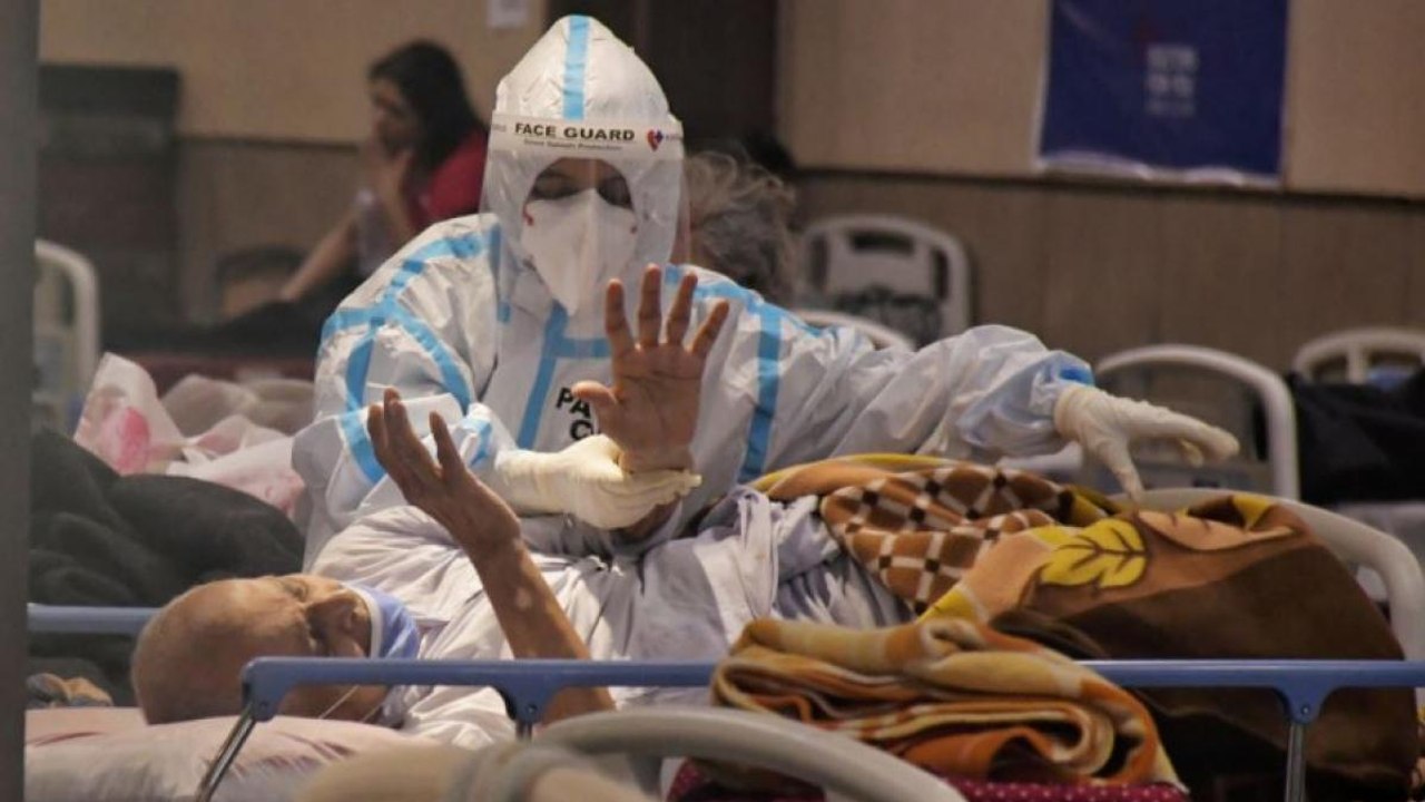 India records over 2.95 lakh new Covid-19 cases