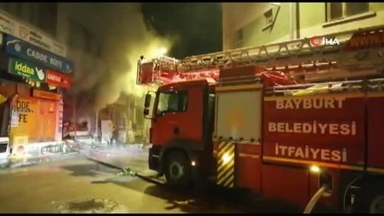 Fişte unutulan elektrikli battaniye iki dükkanı yaktı