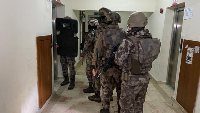 İstanbul’da FETÖ’nün hücre evlerine eş zamanlı operasyon