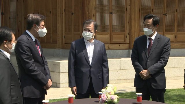 문 대통령, 서울·부산시장 오찬...사면 건의에 국민 공감대 생각해야 / YTN