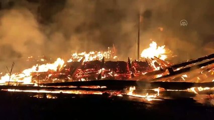Kastamonu'da 2 ev, 3 samanlık yangında kullanılmaz hale geldi