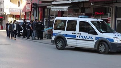 İŞYERİNDE BIÇAKLI SALDIRIYA UĞRAYAN BERBER AĞIR YARALANDI