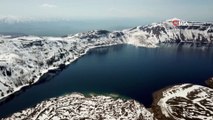 Beyaza bürünen Nemrut Krater Gölü'nün görüntüleri mest etti