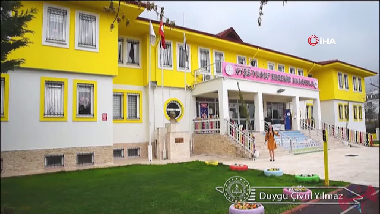 Öğretmenler çocuklar için söyledi