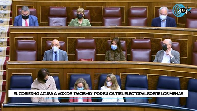 El Gobierno acusa a VOX de racismo por su cartel electoral sobre los menas