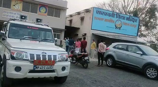 शहर के दुपाड़ा रोड स्थित सरस्वती स्कूल में कोविड केयर सेंटर शुरू करने को लेकर प्रशासन द्वारा तैयारियां शुरु