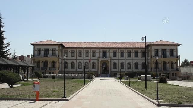 Çiftçinin tarla sürerken bulduğu Hermes heykelciği Çorum Müzesi'nde sergileniyor