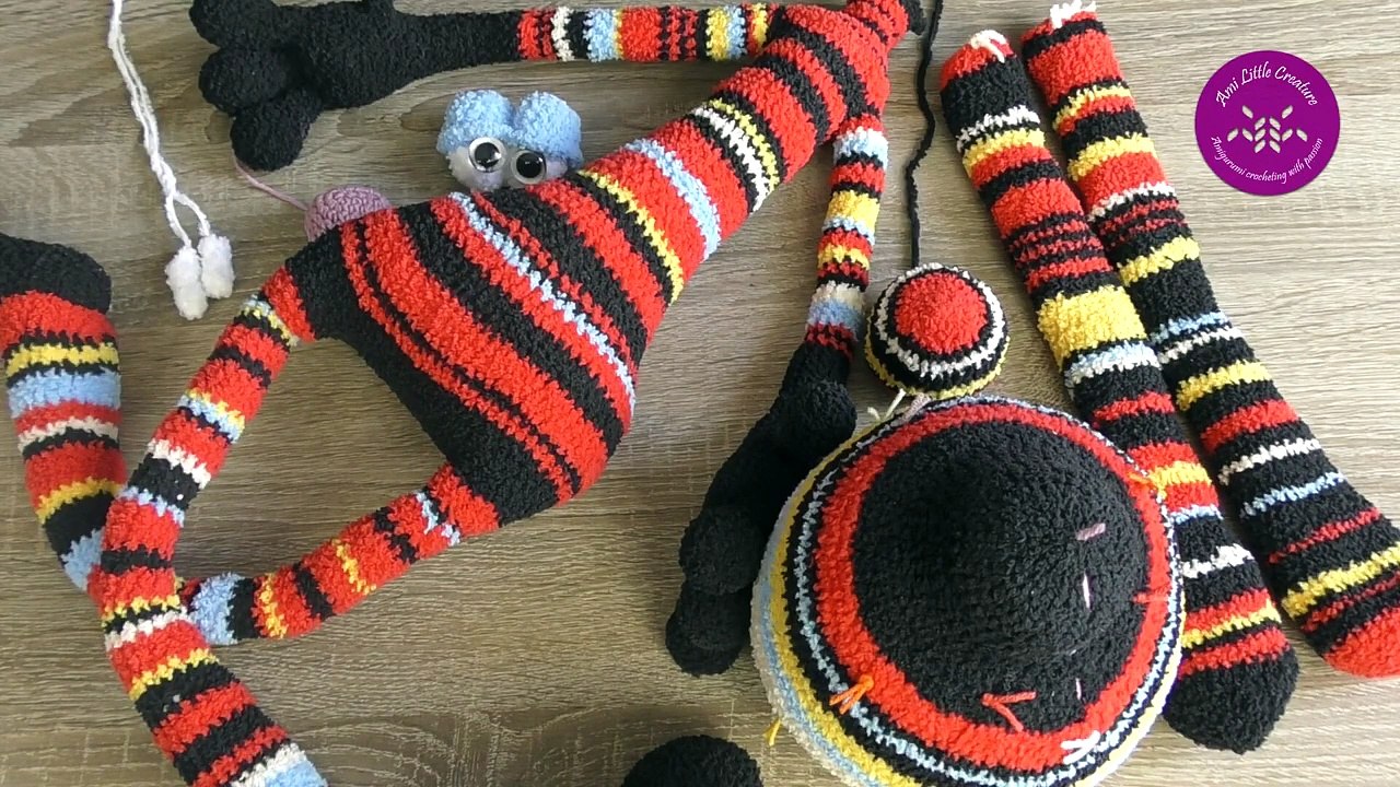 En Amigurumi Workshop #20: Rabbit Dude - Big Version (Pattern By Littleowlshut)