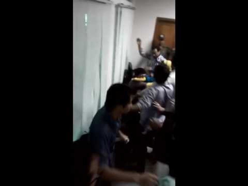 রোগীর স্বজনের কান ধরে উঠ-বসের ভিডিও ভাইরাল - Ja...