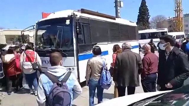 Bakırköy'de 1 Mayıs programını açıklamak isteyen işçilere polis müdahalesi! Çok sayıda gözaltı!