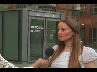 إمامة في كوبنهاغن   وقسيسة في طرابلس!  -  دارين دعبوس