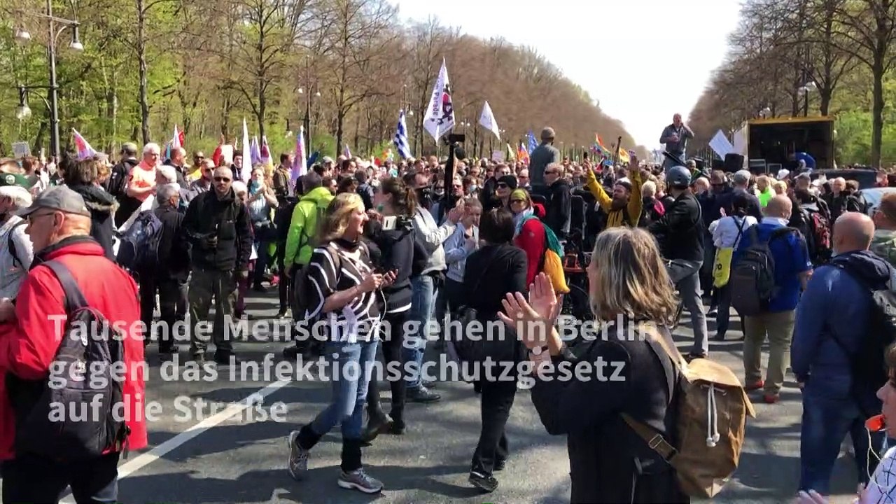 Tausende protestieren in Berlin gegen Corona-Notbremse