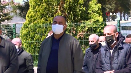 8 yaşındaki Halim'in en acı vedası...Annesinin cenaze namazını kıldı