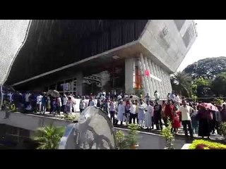 ডিম কিনতে দুই কিলোমিটার লম্বা লাইন