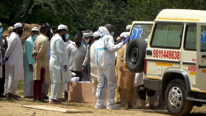 Récord de muertos y contaminados por covid-19 sume a India en grave crisis sanitaria