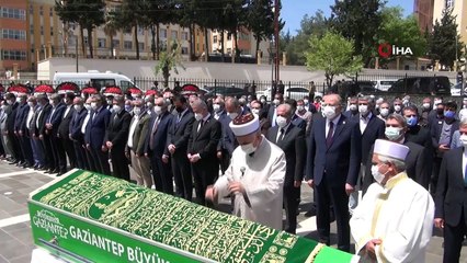 Şamil Tayyar'ın babası dualarla son yolculuğuna uğurlandı