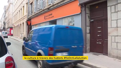 À Saint-Étienne, des artistes se produisent à travers les hublots d'une galerie