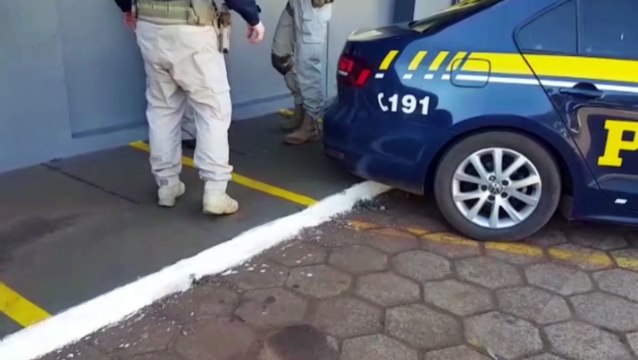 PRF realiza apreensão de maconha em veículo, após abordagem na BR-277, em Santa Tereza do Oeste