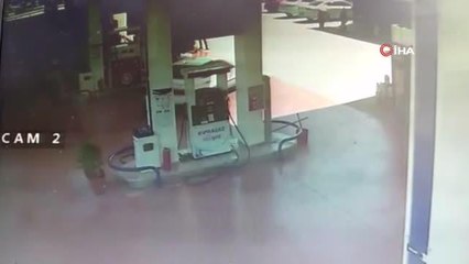 Tüp tankı patlayan araçtan atladılar, o anlar kameraya böyle yansıdı