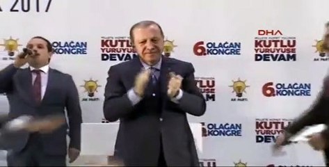 Korkuttu! Sahneye bir anda atladı ve Erdoğan'a...