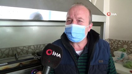 Para karşılığı berberi bıçakladığı iddia edilen şahsın kaçma anı kamerada